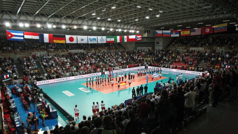 Домакините от Италия се зарадваха на добра посещаемост в първия ден на световното първенство по волейбол