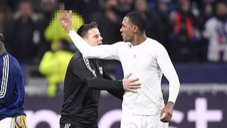 Феновете обиждаха жена му, а той им размаха среден пръст. 8 месеца по-късно Марсело е техният герой