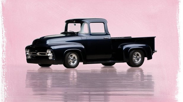 Ford F-100 от 1956 година - един от най-добре съхранените къстъм пикапи в Щатите. Продаден за 374 000 долара