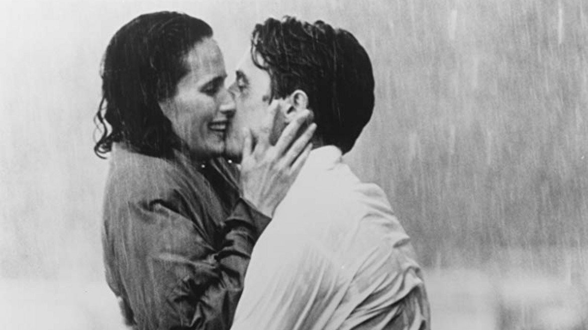 "Четири сватби и едно погребение" 
"Все още вали? Не бях забелязала", казва героинята на Анди Макдауъл на Хю Грант в романтичната драма "Четири сватби и едно погребение" от 1994 г., режисирана от на Майк Нюъл.