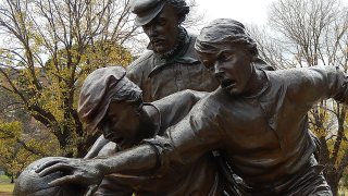 Tom_Wills_Statue