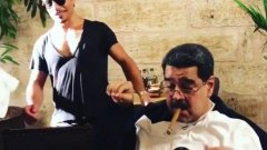 Видео, публикувано от популярния готвач, показва как венецуелският президент яде пържоли, докато в същото време от няколко години населението на страната му гладува.