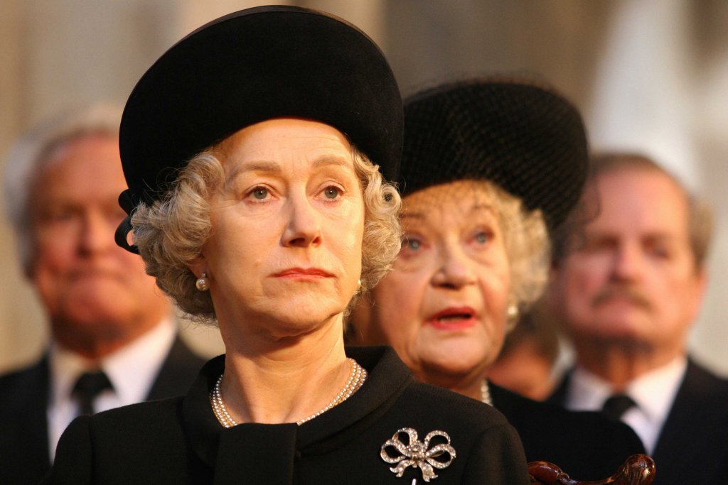 \"Кралицата\" (The Queen, 2006)  
Стивън Фриърс владее до съвършенство образите на велики жени. Едно от многото доказателства за това е \"Кралицата\". Филмът, за който Хелън Мирън получи Оскар, е връх в биографичния жанр за миналото десетилетие. Сюже