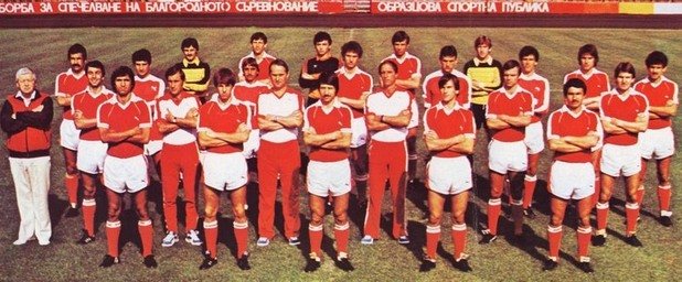 ЦСКА - Ливърпул 1982 г., 2:0.
Но и две елиминирания на Монако, тогава доминант във Франция, както и на шампиона на Испания Реал Сосиедад.
Това е отборът на ЦСКА от сезон 1983-1984 г., завършил цикъл на 3-4 години невероятни успехи в Европа, включил и може би най-великия български мач: Победата над Ливърпул през 1982-ра.