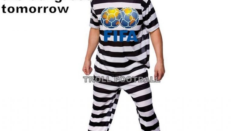 Любимите колажи в интернет също не закъсняха. Блатер е в "парадна" униформа за конгреса.