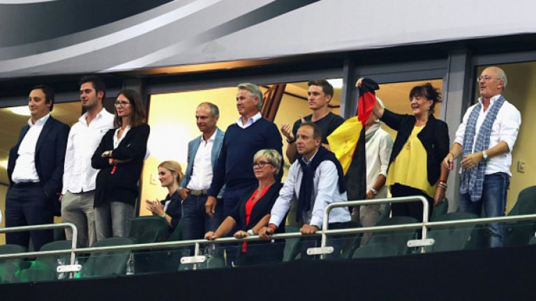 Семейство и приятели гледаха Швайнщайгер в последния му мач за националния отбор