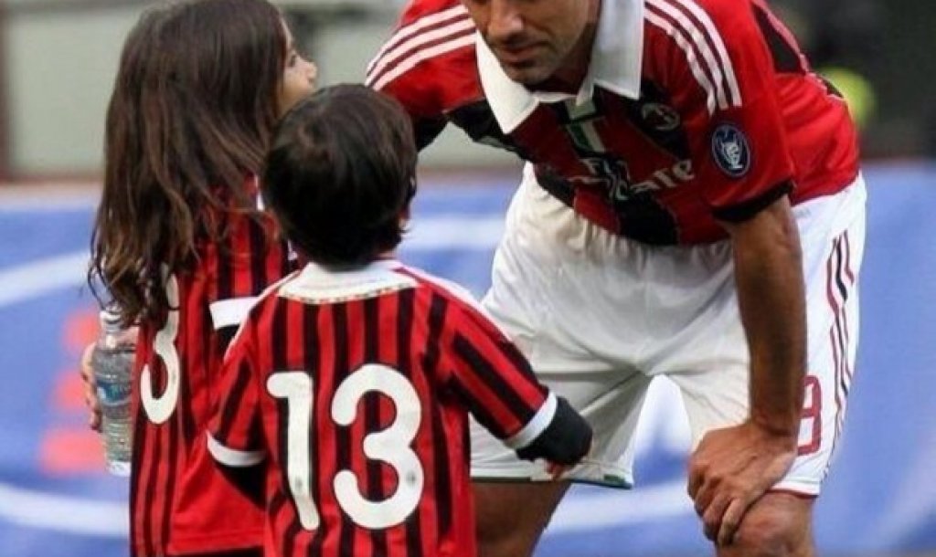 Алесандро Неста – легендарният защитник на Лацио и Милан не се притесняваше, че играе с фаталния номер на гърба си. 
