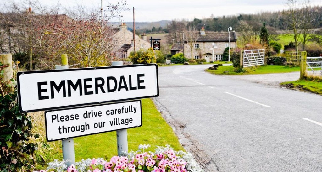 Emmerdale / "Емърдейл"

"Фермата Емърдейл", както е познат до 1989 г., продължава да върви в британския ефир вече 49 години. Заедно с Coronation Street са двете най-обичани сапунени опери на Острова.