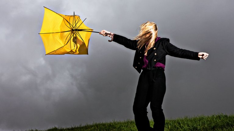 Жълт код за силен вятър в 14 области в България