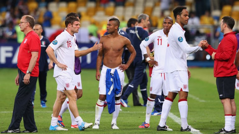 Загуба с 2:4 (0:0 в редовното време) от Италия на четвъртфинала на Евро 2012. Ашли Коул и Ашли Йънг пропускат за Англия.