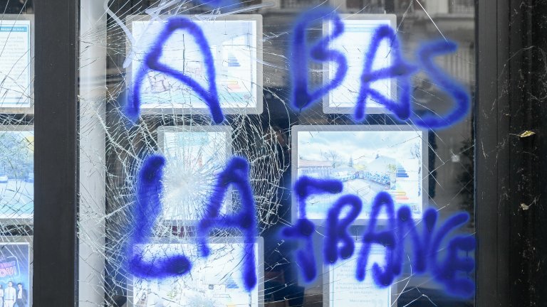Хиляди разграбени магазини и банки: Колко ще струват безредиците на френската икономика (снимки)