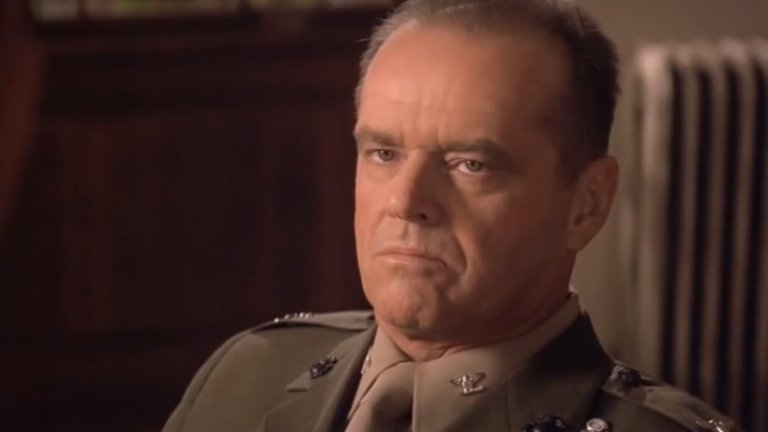 Джак Никълсън прави велика роля като полковник Нейтън Р. Джесъп в "Доблестни мъже", а речта му "Ти не можеш да понесеш истината" е една от най-добрите в киното изобщо. 