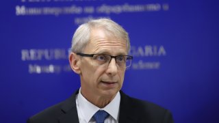 МОН: Не се знае кога големите ученици ще се върнат в клас