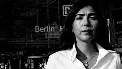 Юристката от турски произход Айгюл Йозкан поема социалните грижи и интеграцията в кабинета на федерална провинция Долна Саксония