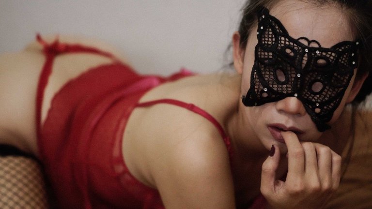 Когато шоуто се пренесе в интернет: Как сексклуб организира видео оргия