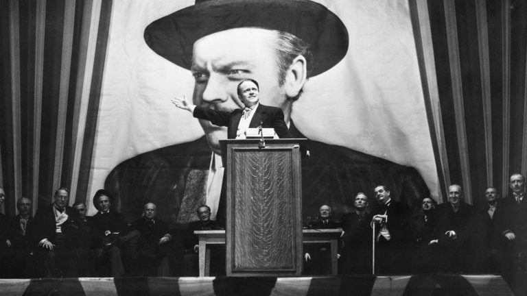 4. "Гражданинът Кейн" (1941 г.)

Творбата на 25-годишния тогава Орсън Уелс десетилетия наред е сочена за най-великия филм, създаван някога, а според изданието има защо - заради "визионерското вълнение, готическото великолепие, хипнотичната структура" и още, още.