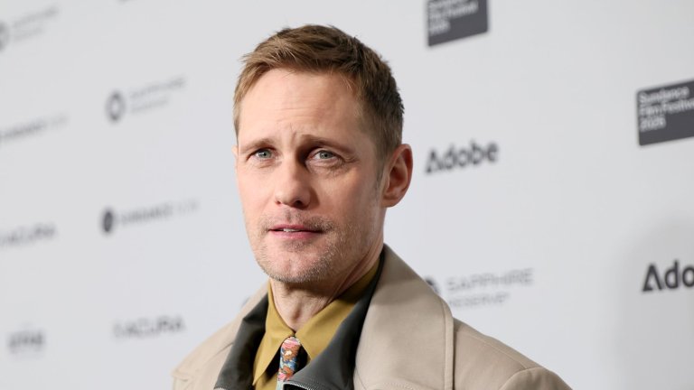 Александър Скарсгард 
Шведският секссимвол Александър Скарсгард ще стане на 50 г. на 25 август. В професионално отношение най-голямото му постижение е ролята в първия сезон на “Големите малки лъжи”, за която спечели награда “Еми” и “Златен глобус”.