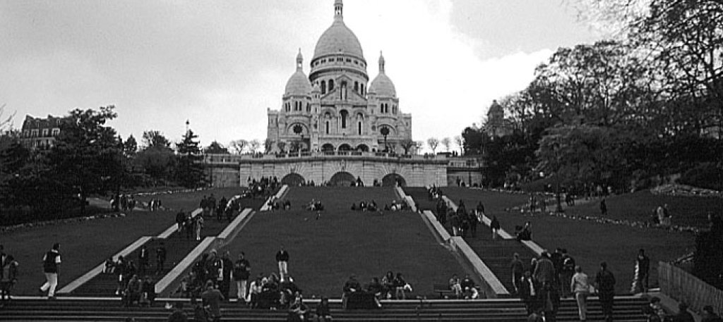 paris_montmartre_sacre_coeur_bw