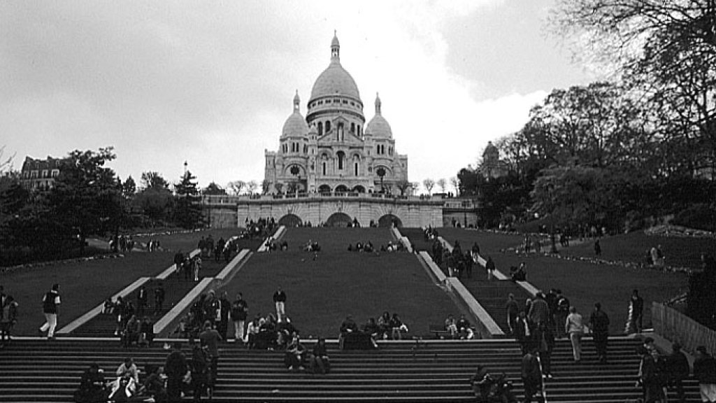 paris_montmartre_sacre_coeur_bw
