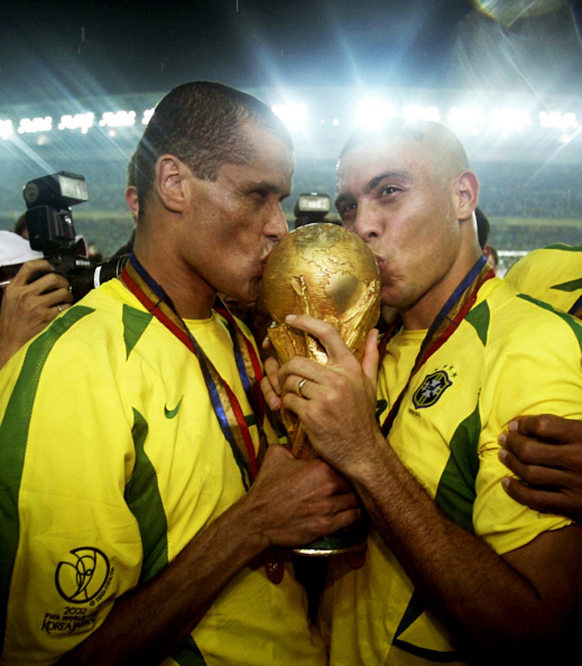4. Бразилия е страната с най-много трофея – 5, като е и единственият отбор, участвал на абсолютно всички световни първенства.