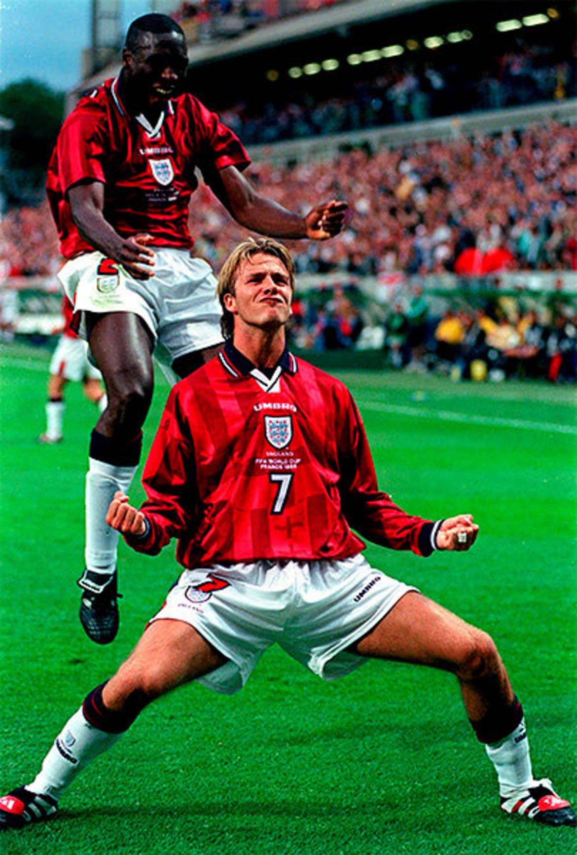Дейвид Бекъм празнува гол срещу Колумбия при победата с 2:0 на Мондиал 1998.
