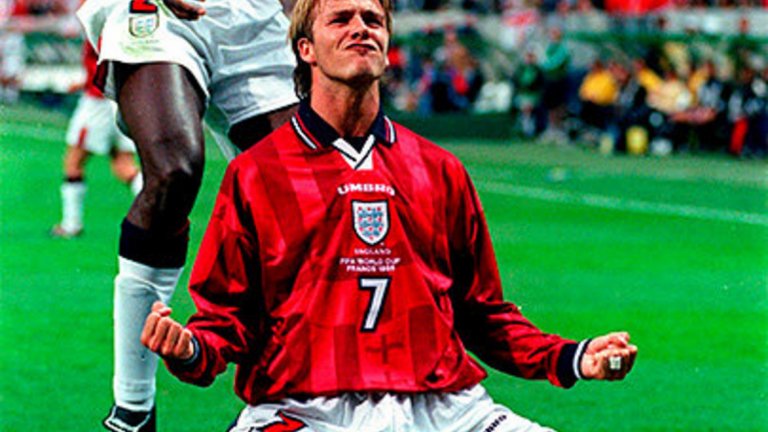 Дейвид Бекъм празнува гол срещу Колумбия при победата с 2:0 на Мондиал 1998.