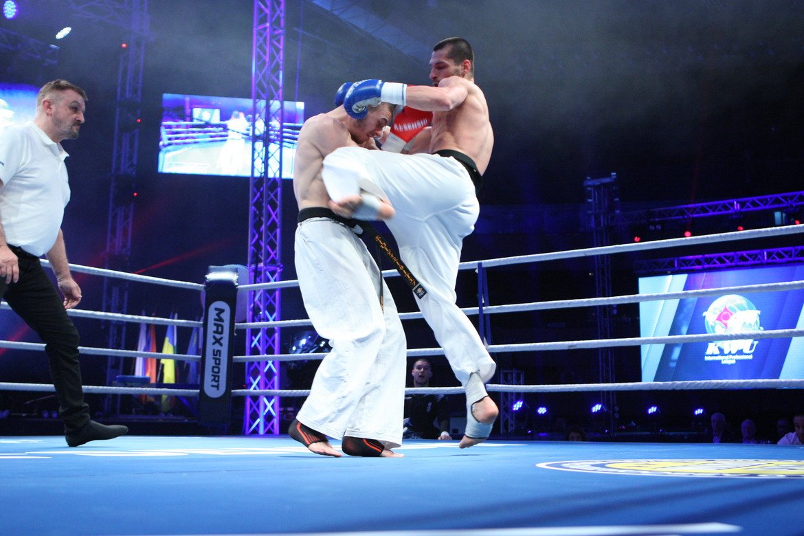 Петър Стойков победи украинеца Владимир Сергеев в мач по правилата на KWU SENSHI в кат. до 68.7 кг