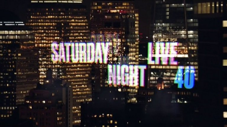 8.Saturday Night Live
От 1975 г. 
Вече над 40 години на живо от Ню Йорк в събота вечер. Комедийното шоу минава през върхове и спадове, някои продължават да го отписват, но никое друго шоу не е дало на света толкова много невероятни комици. Смяташе се, че класическият състав от 70-те – с Джон Белуши, Гилда Раднър, Бил Мъри и Дан Акройд – е твърде див и твърде емблематичен, за да бъде заменен по какъвто и да е начин. Но след него SNL даде път на Еди Мърфи през 80-те, на Майк Майърс и Крис Рок през 90-те, на Уил Фарел и Тина Фей през 2000-те, на Кейт Маккинън и Ейди Брайънт днес.