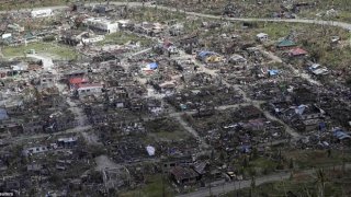 И природата, и хората са отговорни за трагедията във Филипините