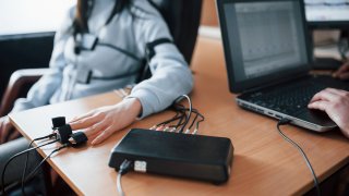 Как да разпознаем лъжците: слушайте внимателно думите!