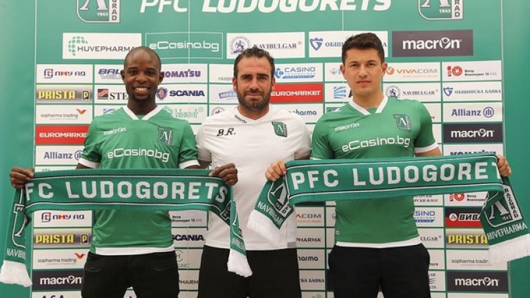 А какво се случва в България? Шампионът Лудогорец продаде Андрей Препелица (вдясно) на участника в Шампионската лига Ростов.