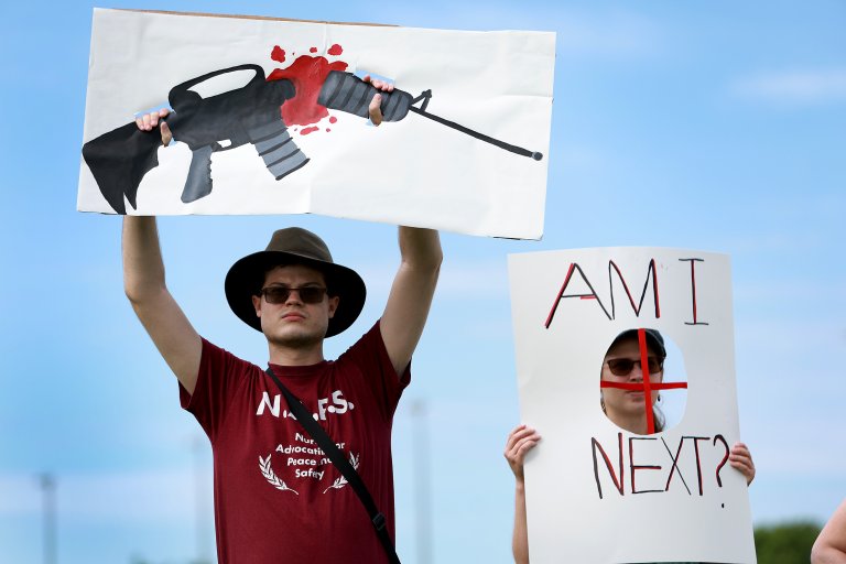 На 11 юни във Вашингтон се проведе мащабен протест с искане на повече контрол над оръжията в страната на фона на масовите стрелби, които отнемат хиляди животи в САЩ всяка година.