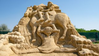 Фестивалът на пясъчните фигури завладява Бургас