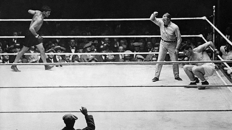 3.  Джек Демпси – Джин Тани, 120 000 зрители (Филаделфия, САЩ)
Първият бой между двамата е през 1926 г. и събира 120 хиляди зрители.