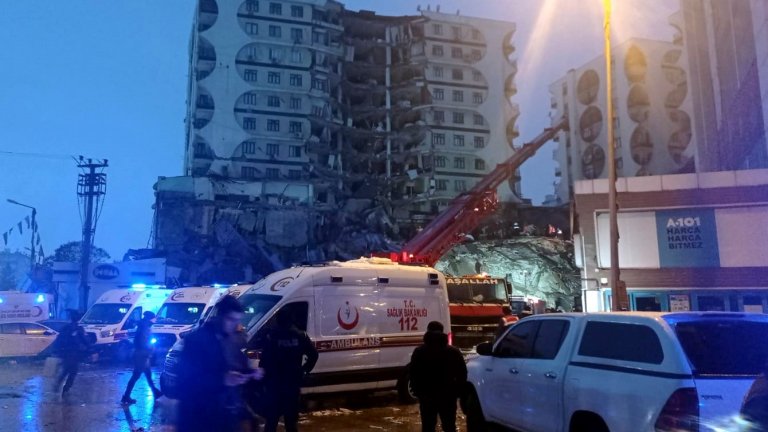 То е било с магнитуд 7,8 по рихтер, последвано от няколко по-слаби