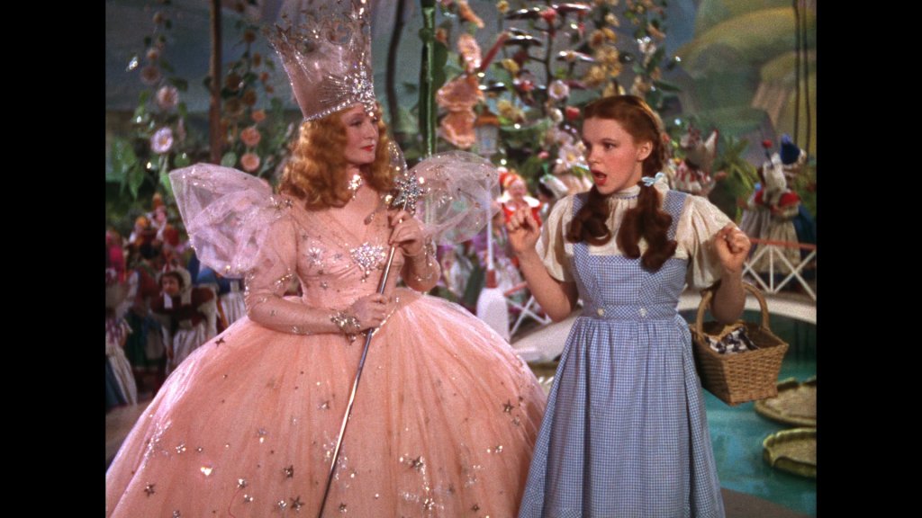 Глинда от \"The Wizard of Oz\" е една от най-популярните образи в поп културата. Тя показа на всички вещици по света как трябва да посветят силите си в полза на доброто. 