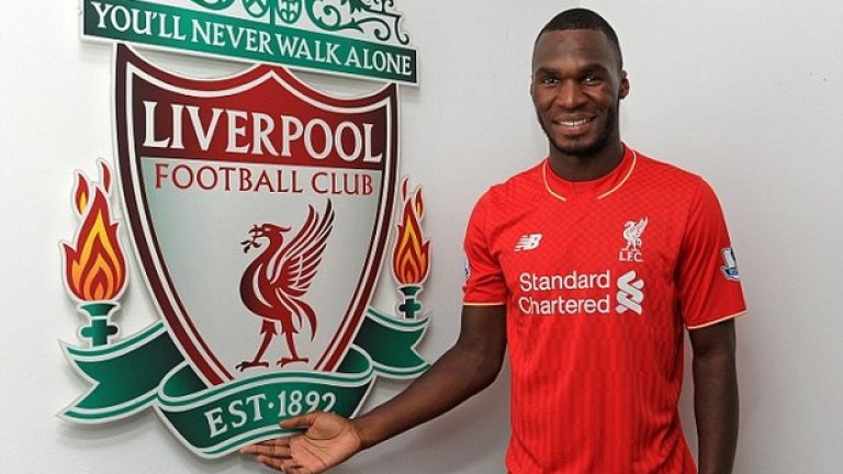 11. Ливърпул.
Като за американци - производителят е New Balance, тази фланелка е обезкуражаващо скучна. Тя е просто една обикновена червена фланелка.