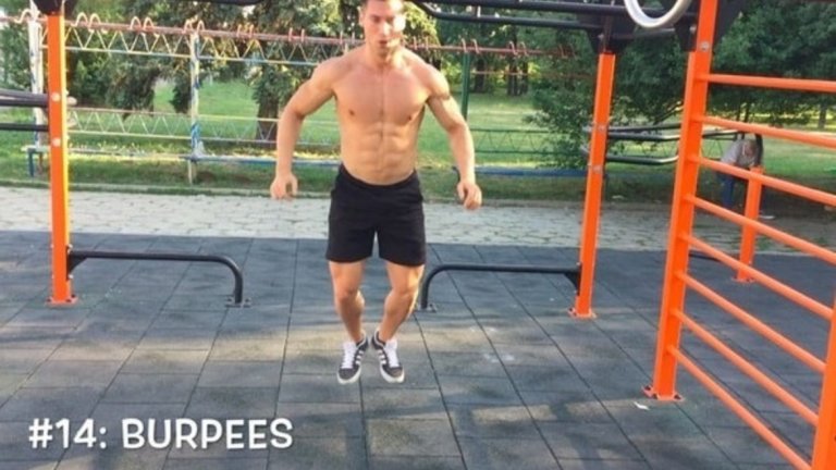 14:  Бърпита
Натоварва ефективно абсолютно цялото тяло. Перфектно кардио упражнение.
Бърпи е едно от най-ефективните упражнения, които може да изпълните със собствено тегло.
Позволява много модификации, което го прави харесвано упражнение както от начинаещи, така и от напреднали ентусиасти, които искат да изгорят повече калории или да подобрят кондицията си.
Успява да натовари абсолютно всички части на тялото и може да се използва не само като част от кардио тренировка, но и за експлозивност, издръжливост, подобряване на координация и други цели. 
Начин на изпълнение:
Застанете прави с разкрач на ширината на таза и ръце отстрани на тялото; Приклекнете и сложете длани малко по-широко от раменете на пода пред вас; Без да променяте позицията на горната част на тялото, изритайте с крака назад; Приземете се на пръсти с изпънато тяло в планк позиция и направете лицева опора (не е задължително условие); Отново без да движите горната част на тялото върнете краката до изходното положение – приклекнали с длани на пода; Подскочете нагоре до избрана от вас тежест, приземяването е изходната позиция.