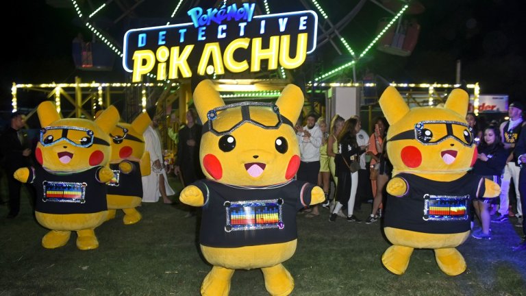 “Покемон” (Pokémon)
Израстнахте ли с покемони и събирайки карти с героите? Ако отговорът е "да", то и вие сте сред причините, заради които франчайзът Pokémon е най-доходоносният за всички времена с приходи от над 100 милиарда долара. Лудостта по мултимилионна продукция стартира през 1996 г. като видеоигра, създадена от Сатоши Таджири.
След нея се появяват аниме, манга, карти, за игра, книги и други забавления, свързани с покемоните. Манията продължава и през 2016 г. с играта Pokémon Go, която само през първите две години от пускането си на пазара за мобилни приложения е изтеглена от над 130 милиона души и е донесла приходи от над 700 милиона долара за собствениците на франчайза - The Pokémon Company. А да не забравяме и филма “Детектив Пикачу”.