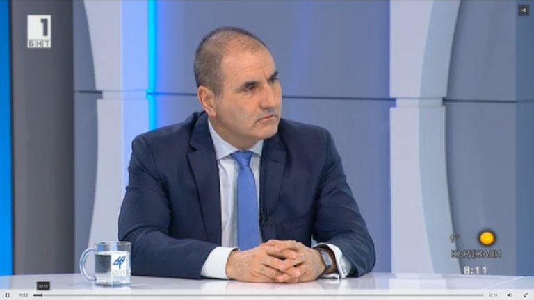 Зам.-председателят на ГЕРБ заяви, че не се чувства наказан заради оставката, тъй като тя била подадена от морални съображения, а не от чувство за вина