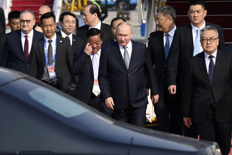 Путин на летището в Пекин.