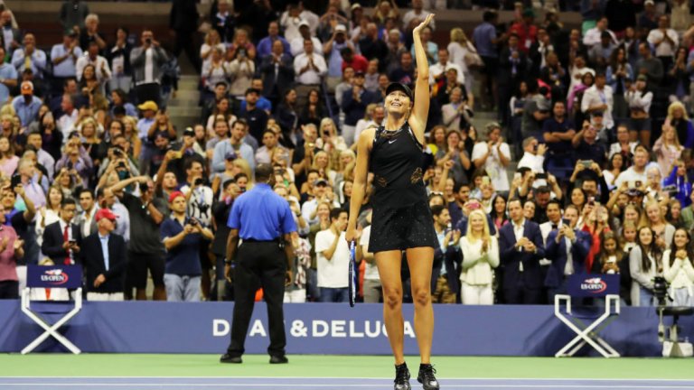 Малко преди полунощ в понеделник срещу вторник 20 хиляди в Ню Йорк станаха на крака и продължиха да ръкопляскат и след като Шарапова си тръгна от корта.