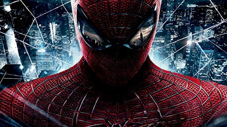 5. "The Amazing Spider-man" 3 и 4
Sony сериозно искаха да се облажат от истерията около филмите на Marvel. Така се появи идеята да си създадат своя собствена филмова комикс-вселена около един-единствен супергерой - Спайдър-мен. Те държат правата за филмиране на комиксите за героя и така се стигна до рибуута от 2012-а "The Amazing Spider-Man" с Андрю Гарфийлд. Две години по-късно последва продължението, което беше пълно с намеци за сюжета на бъдещите части.
Компанията вече беше обявила "The Amazing Spider-Man" 3 и 4, както и два спиноф филма - "The Sinister Six" (посветен на група злодеи) и "Black and Silver", главна роля в който щяха да имат две анти-героини от комиксите за Човека-паяк. Какво стана? Разочаровани от недостатъчния успех на втория "The Amazing Spider-man", Sony постепенно се отказаха от грандиозните си идеи и сключиха сделка с Disney. Тя позволи да видим нов Човек-паяк (Том Холанд) във филмовата вселена на Marvel.