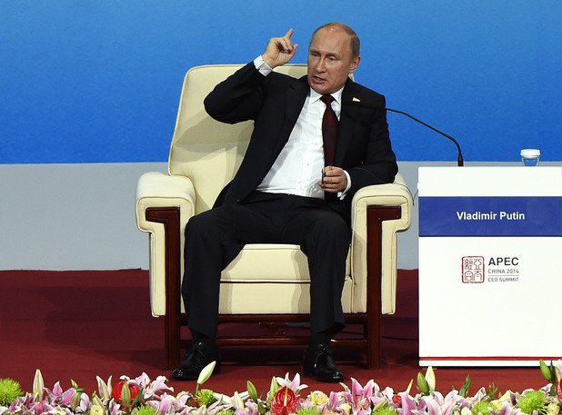 Руският президент Владимир Путин държи реч по време на срещата на висшите мениджъри в рамките на конференцията на АТИС