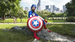 Бях поседнал на един камък в Сентръл Парк, когато едно момченце ми зададе очевидния въпрос: "Как може Капитан Америка да е с брада и чалма?"