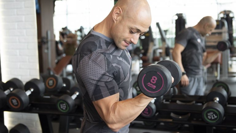 Той помага на участниците в Get in Shape Vol.2 Ненчо Балабанов и Адри да постигнат своите цели