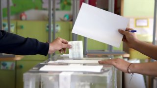 ГЕРБ остава първа политическа сила