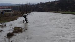 Сигнал за наводнени земи има и от село Ярловци