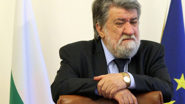 Министърът поиска половинчато извинение от Георги Петров
