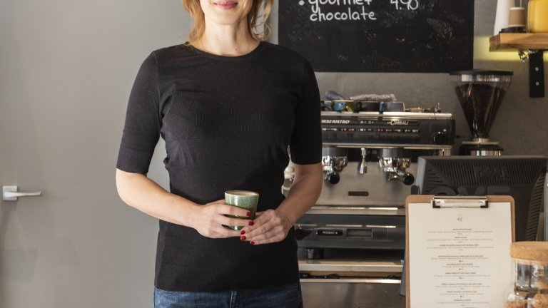 Когато се занимава с йога, тя всъщност работи с деца. По това време работи и по проекта „Животознание" или както тя го нарича - „жИвото знание".